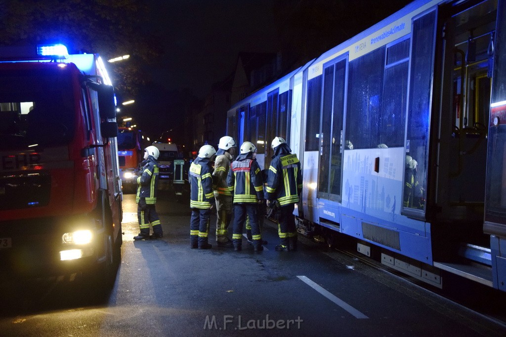 KVB Bahn Bremsen heissgelaufen Koeln Lindenthal Luxemburgerstr Neuenhoeferallee P16.JPG - Miklos Laubert